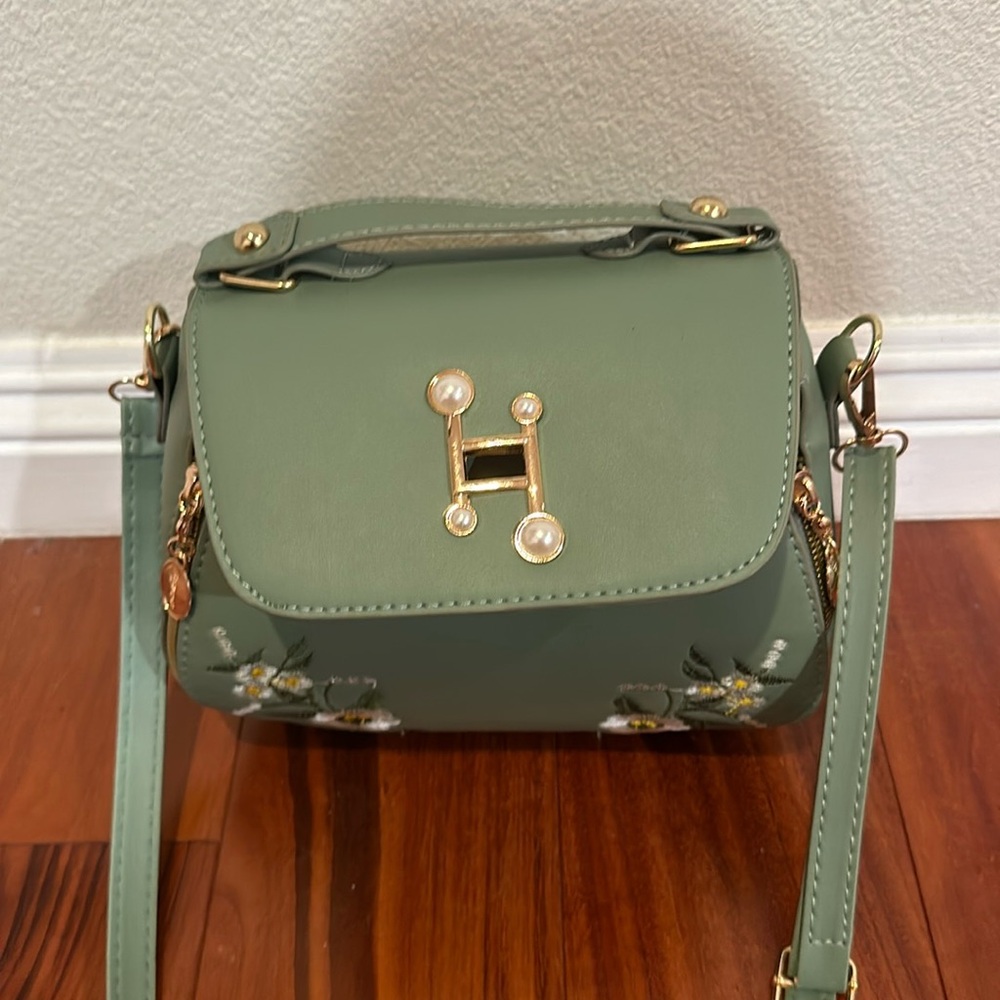 Green floral embroidered purse